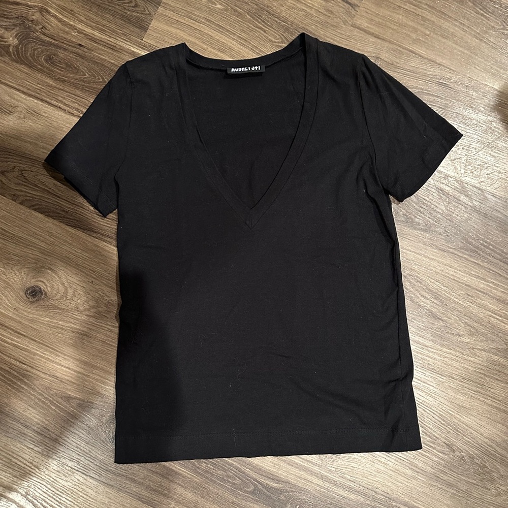 Black oversized v-neck tee